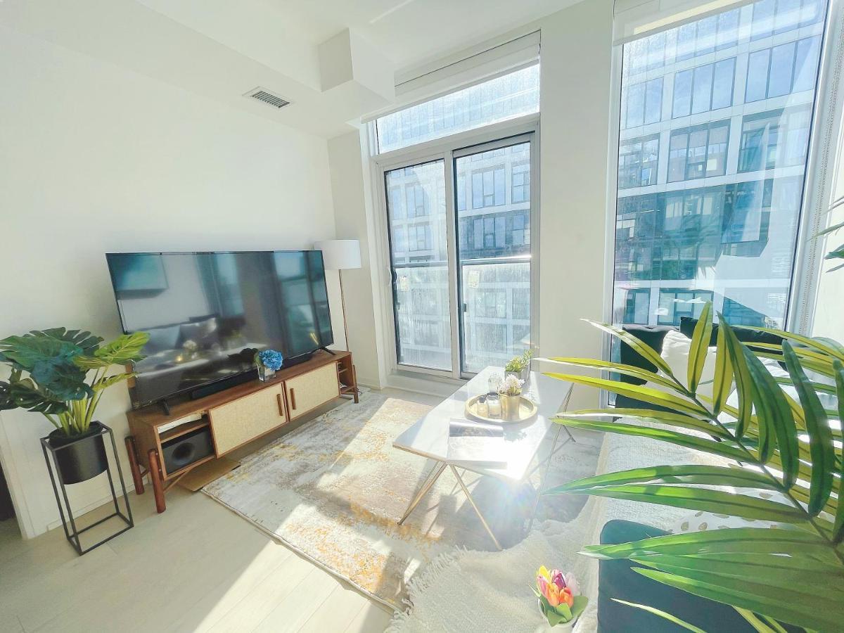 Boutique Penthouse-live In The Sky With Amazing Lakeview! Downtown Toronto!b Apartment
