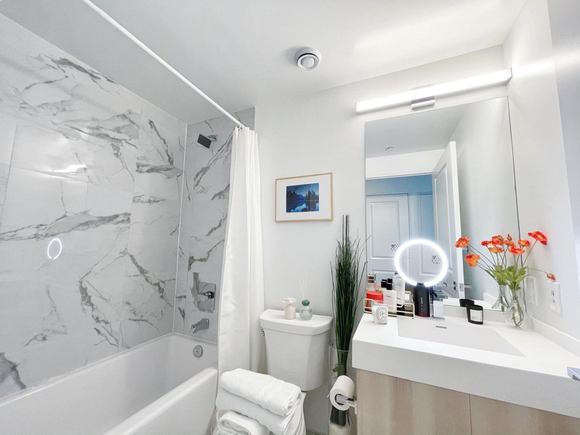Apartment Boutique Penthouse-live In The Sky With Amazing Lakeview! Downtown Toronto!b *